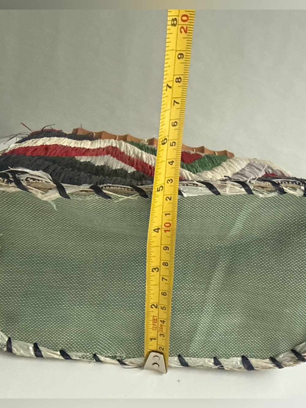 VINTAGE COLORFUL SYNTHETIC STRAW PURSE WITH BAMBOO TRIM AND ROPE HANDLES - Picture 7 of 9